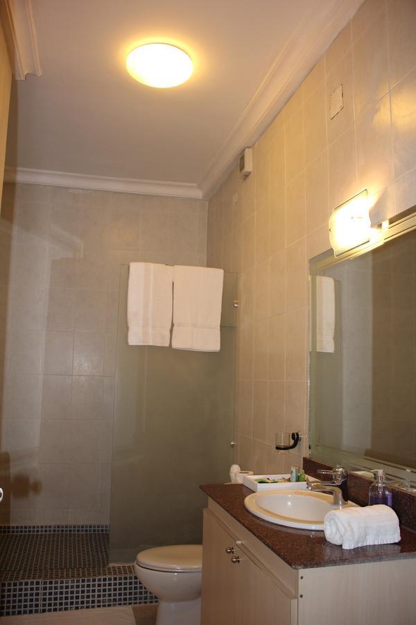 Palm Spring Resort Monrovia Exterior photo