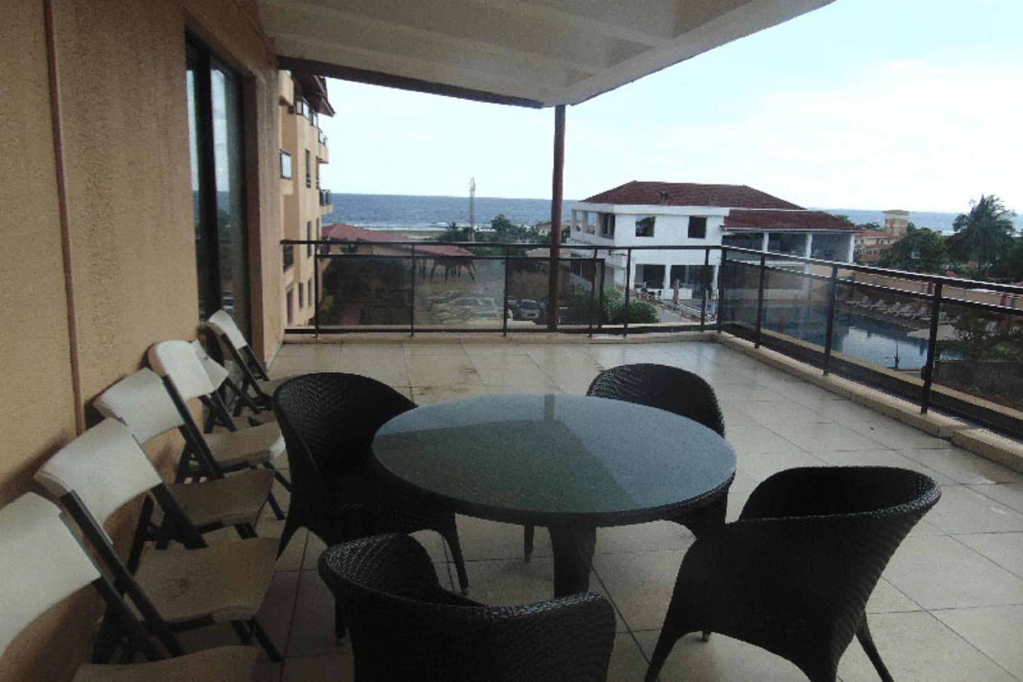 Palm Spring Resort Monrovia Exterior photo